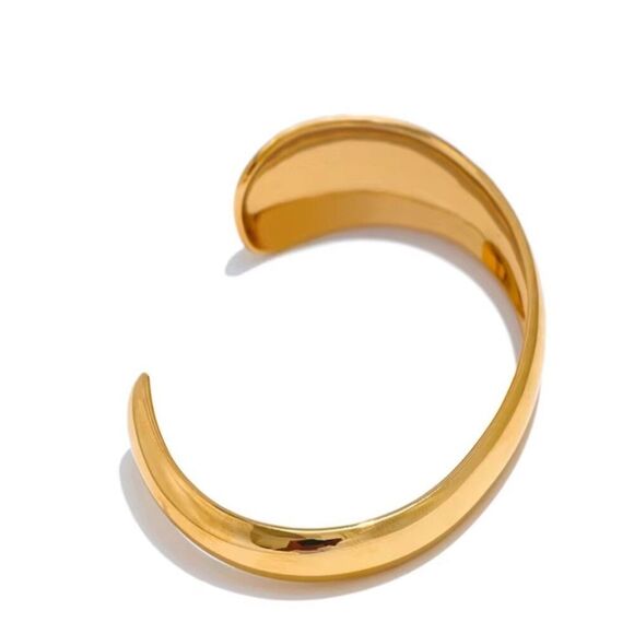 MM LaFleur The Liza Bangle in Gold - Picture 5 of 6